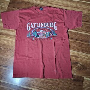 VTG Fruit Of The Loom L Red Tshirt Single Stitch Gatlinburg‎ TN Smoky Mountains